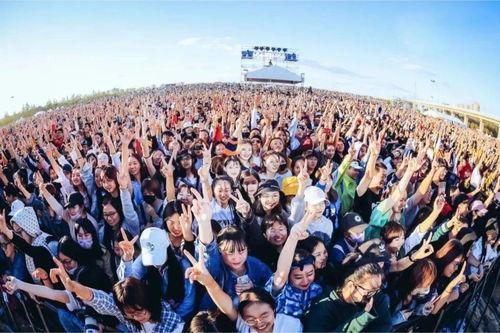 麦田音乐节视频吃瓜军人,军人生吃瓜,展现军人风采