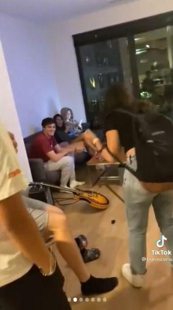 抖音吃瓜视频男,揭秘男生在吃瓜视频中的趣味瞬间