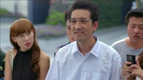 老人被打路人吃瓜视频,路人围观,老人被打引社会关注